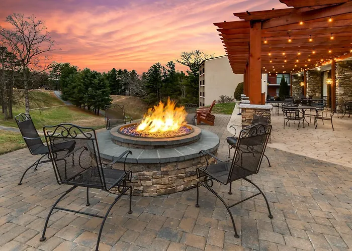 Resort: Crowne Plaza Resort Asheville By Ihg