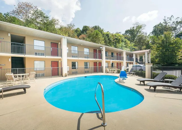 Motel: Days Inn By Wyndham Asheville Downtown North