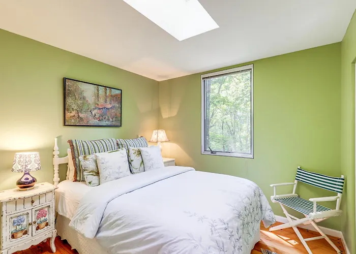 Explore Asheville! Secluded Couple'S Home W/ Deck